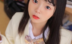 少年男妓被迫张开腿供人玩弄